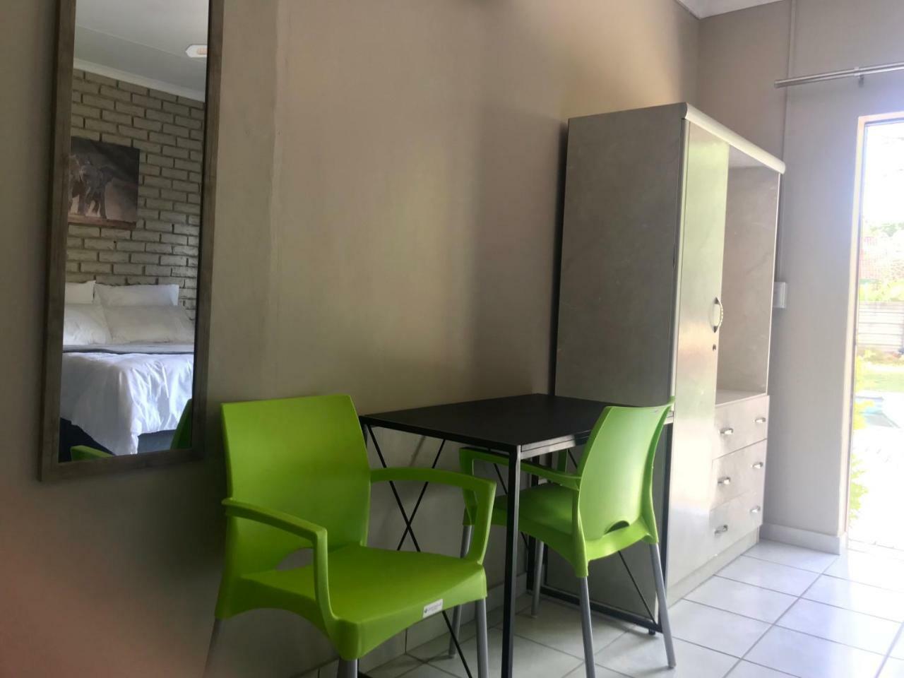 4 On Sirius Hotel Полокване Екстериор снимка