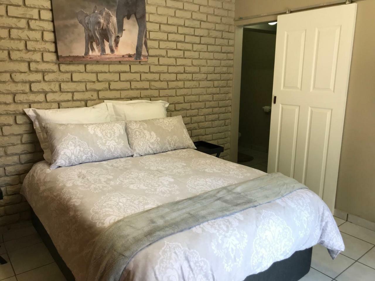 4 On Sirius Hotel Полокване Екстериор снимка