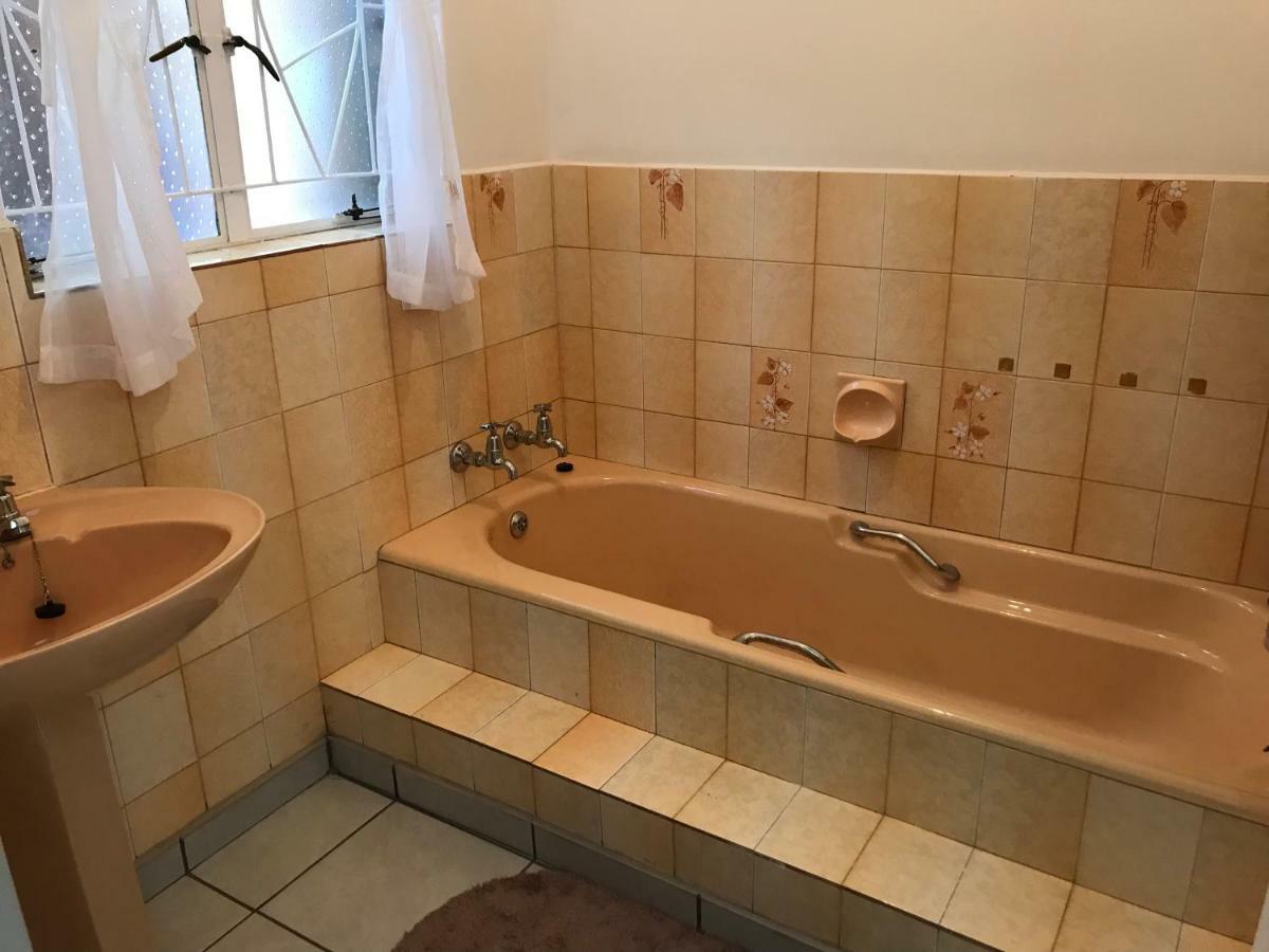4 On Sirius Hotel Полокване Екстериор снимка
